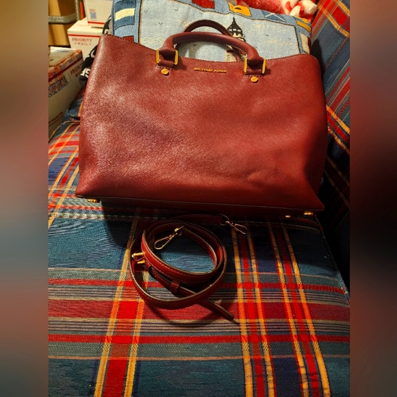 Michael Kors Handbags - MICHAEL KORS LEATHER SHOULDER CROSSBODY BAG